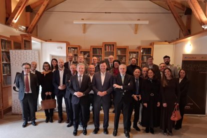 Más de una veintena de empresarios segovianos participan en una jornada de la FES y CaixaBank en La Granja