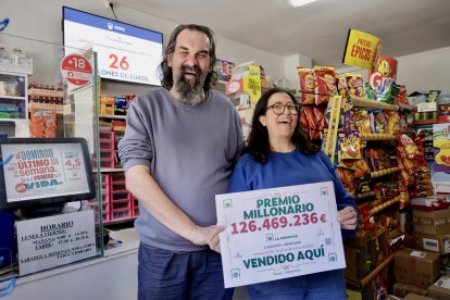 Propietarios del quiosco de la calle Francisco Montejo de Salamanca