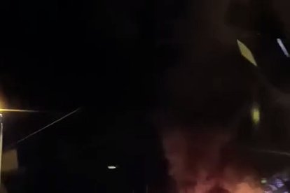 La Guardia Civil ha abierto una investigación con el objetivo de esclarecer las causas del incendio declarado en la madrugada de este miércoles en una nave industrial de La Bañeza.<br /><br />Fuente: E.M.