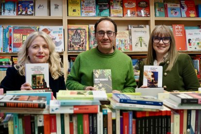 Marta Marne, Leopoldo Herrero y Karín del Ser preparan una nueva jornada de lectura que se celebra en la Biblioteca Sierra Pambley de León