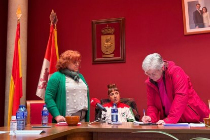 Vicenta García, nueva alcaldesa de Mansilla de las Mulas (León) tras prosperar la moción de censura contra Camino Lozano