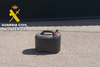 Detenido el presunto autor de un delito de incendio con peligro para las personas y otro de daños en San Emiliano