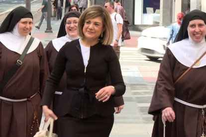 09/04/2026 VÍDEO: Dos exmonjas de Belorado aseguran que cuidaron "fenomenal" a religiosas mayores y no se apropiaron de su dinero.

Dos exmonjas clarisas del monasterio de Belorado (Burgos) Sor Sión y Sor Israel, que han sido citadas a declarar como investigadas este jueves ante el Juzgado de instrucción número 5 de Bilbao, han asegurado a la entrada del Palacio de Justicia que cuidaron "fenomenal" de las religiosas mayores que fueron trasladadas al convento de Orduña, y han negado que se apropiaran de su dinero.

POLITICA AUTONOMÍAS