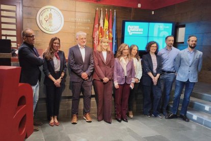 José Manuel Chillón, Rebeca San José, Gabriel de la Fuente, Carmen Camarero, Nieves Mendizabal, Miriam Reyes, Susana Álvarez, Juan Pablo de Castro y Juan García Serna, en una imagen de archivo.