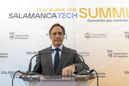 El alcalde de Salamanca, Carlos García Carbayo, presenta la certificación ‘Global Destination for Digital Nomands’.