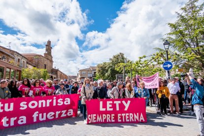 Concentración en Tábara en memoria de Leticia Rosino.