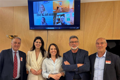 El turismo rural traslada al Congreso de los Diputados un plan de propuestas para revitalizar los pueblos de España.