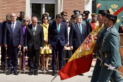 El general de Brigada, Miguel Sánchez Guerrero, y el delegado del Gobierno en Castilla y León, Nicanor Sen Vélez, presiden el acto de conmemoración del 182 aniversario de la Fundación de la Guardia Civil