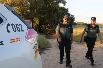 La Guardia Civil, en el lugar del ahogamiento de las dos mujeres en la presa de Palencia.