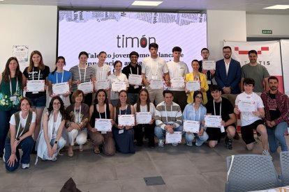 Los participantes en el I Hackathon de Innovación Alimentaria de Vitartis, junto al equipo de la Asociación y los representantes de Avícola Velasco y Huercasa