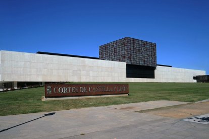 Exterior de la sede de las Cortes de Castilla y León.