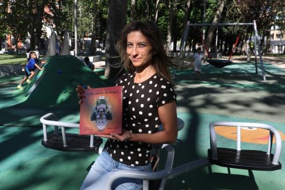 La psicóloga Anabel Martín autora del libro infantil 'Antón aliento de dragón'.