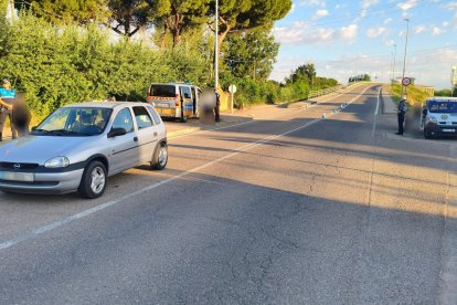 Investigado un menor en Palencia tras ser sorprendido conduciendo un coche y dar positivo en alcohol y drogas.

La Unidad de Atestados de Policía Local de Palencia investiga a un menor de edad por un presunto delito de conducción temeraria, después de que tratase de eludir un control de alcoholemia, sin tener permiso de conducir y diese positivo en las pruebas de alcohol y drogas, según informaron a Europa Press fuentes policiales.

CASTILLA Y LEÓN ESPAÑA EUROPA PALENCIA SOCIEDAD
POLICÍA LOCAL DE PALENCIA