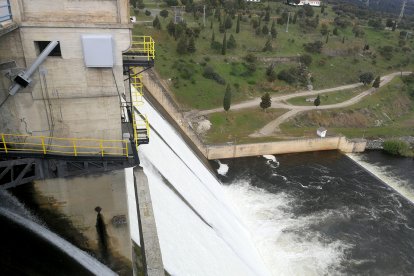 Embalse salmantino de Santa Teresa que gestiona la Confederación Hidrográfica del Duero.