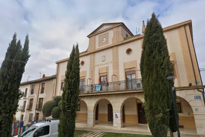 Fachada del Ayuntamiento de Dueñas