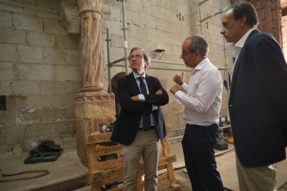 Visita a las obras en la iglesia de Santa María Magdalena, en Zamora.