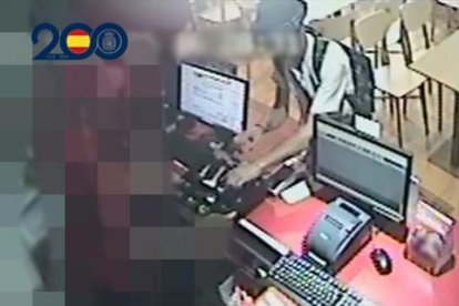 Detenido en Zamora por atracar un establecimiento de comida rápida con una pistola simulada.