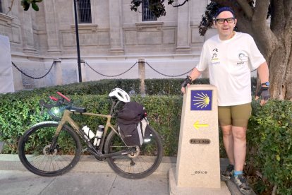 El soriano César Martínez recorre España en bicicleta para conseguir recursos para Aspace