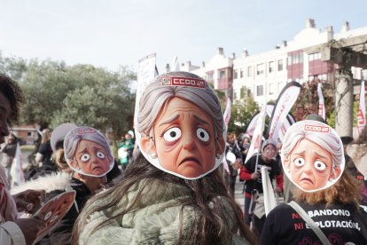 Concentración contra el “abandono y la explotación” de las trabajadoras de las residencias