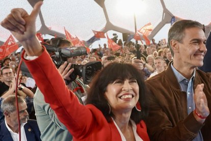 Ana Redondo y Pedro Sánchez, en una imagen de archivo durante el último mitin en la Cúpula del Milenio de Valladolid.