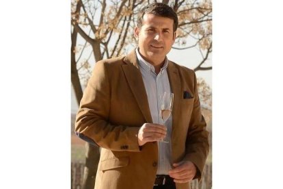 Ossorio compagina su labor en la dirección de Bodegas Hispano Suizas con el asesoramiento enológico externo a otros proyectos repartidos por medio mundo. / LA POSADA