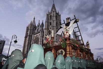 Procesión María al Pie de la Cruz, Camino de la Esperanza.- JUNTA COFRADIAS LEON