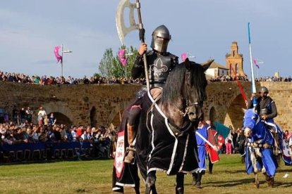 Un caballero durante una edición anterior de las Justas Medievales.