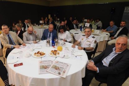 José Manuel Martínez Iranzo (Agentes de la Propiedad Inmobiliaria de Castilla y León) Felipe Ramos López (subdirector de El Mundo – Diario de Castilla y León), Rubén Rodríguez Lucas (Ordenación del Territorio), Lidia Coca García (Ayuntamiento de Ponferrada), José Carlos Donoso Sanz (Jefatura Superior de Policía Nacional de Castilla y León) y David Dobarco Lorente (Colegio Oficial de Arquitectos de Castilla y León Este, en el Club de Prensa 'Claves del futuro: Energía, Vivienda y Jóvenes’