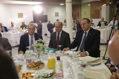 El presidente de la Diputación de Zamora, Javier Faúndez, durante el foro