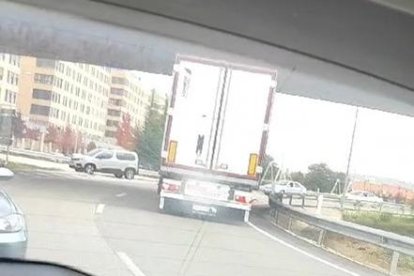 Otra de las imágenes del camión.