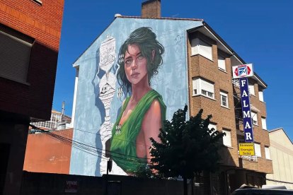 'La mensajera' de Uri KTHR en La Bañeza (León).