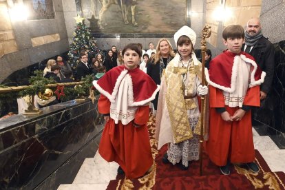 Recepción del Ayuntamiento de Burgos al Obispillo, con motivo del día de los Santos Inocentes
