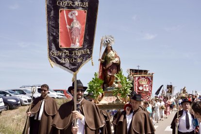 Celebración de la XXXII Fiesta de la Sobarriba, con la procesión de los Santos Patronos de cada localidad del municipio de Valdefresno.