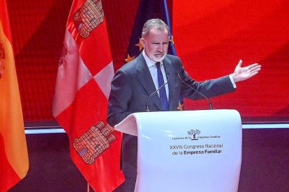 Su Majestad el Rey durante su intervención en el Congreso Nacional de la Empresa Familiar celebrado en Burgos.