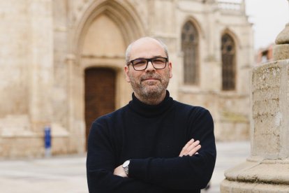 Javier presenta su libro “Bellas y Desconocidas”