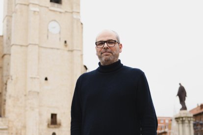Javier presenta su libro “Bellas y Desconocidas”