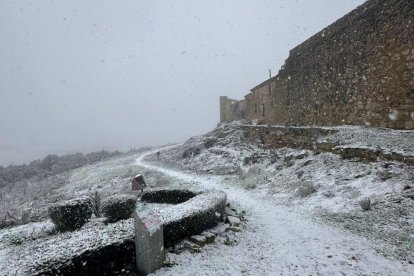 La borrasca 'Ingrid' deja nieve en Urueña, en Valladolid.