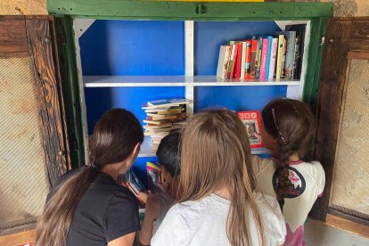 Transformación de la caseta anexa de la Fuente de San Quinces en una biblioteca verde