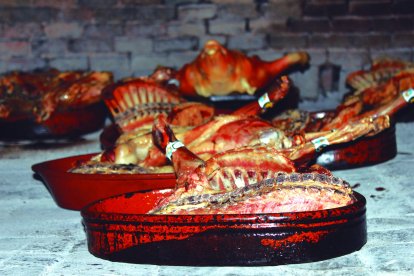 Asados de lechal en horno de leña de Riaza (Segovia)