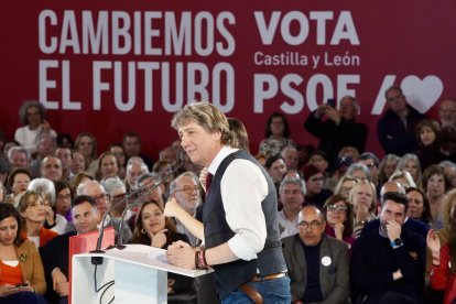 El candidato a la Presidencia de la Junta, Carlos Martínez, en el acto de final de campaña en Valladolid