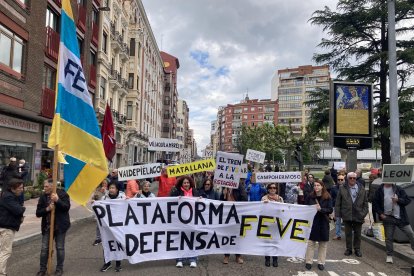 La Plataforma en Defensa de Feve lleva a cabo una nueva concentración reivindicativa
