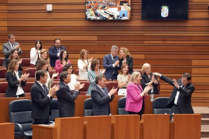 Instantes del pleno de investidura en las Cortes de Castilla y León.