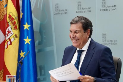 El consejero de Economía y Hacienda y portavoz, Carlos Fernández Carriedo.