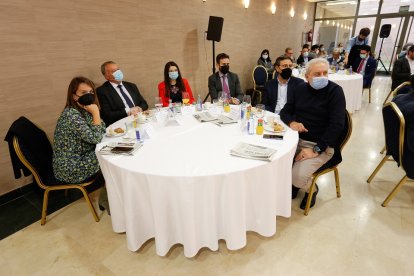 Patricia Gómez (PSOE), Lorenzo Rodríguez (Dip. Burgos), Gema Gómez (vicepresidenta Dip. Valladoid), David García (rector UEMC), Francisco Ferreira (PSOE Dip. Valladolid), Pedro Pablo Santamaría (PSOE Dip. Valladolid).