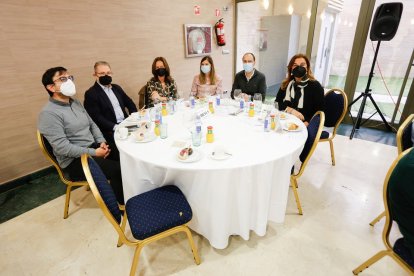 Manuel Díaz, Antonio José Ruiz, Cristina García, Beatriz Rosillo, Luis Miguel Sanz y Marta Rojo, todos ellos representantes del Consejo Económico y Social de Castilla y León.