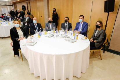 Eva Fernández (Cruz Roja CyL), Miguel Ángel García (procurador del PP), Felipe Ramos (subdirector  de El Mundo CyL), Agapito Hernández (PP Diputación de Valladolid) David Esteban (alcalde de Rioseco), Sandra Ámez (presidenta del Consejo de la Juventud).