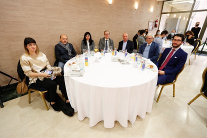Laura Pérez (Sublime Comunicación), Rafael Monge (Sublime Comunicación), Leticia Mingueza (secretaria general ATA CyL), Mariano Veganzones (CESCyL), Prudencio Prieto (director Unión de Consumidores CyL), Jesús Gerbolés (vicedecano ECOVA), Saúl Núñez (comunicación ECOVA).