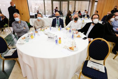 Óscar García (CCOO Ávila), Marcos Gutiérrez (CCOO ServiciosCyL), Félix Sanz (Secretario Provincial CEOE Valladolid), Moisés de la Puente (UCCL), Julio Cordero (SERLA).