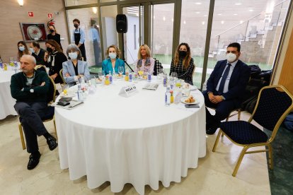 Ángel Bravo, Susana García, Mercedes Martínez, María Jesús Fraile (representantes del CESCyL) Lorena Sanz (comunicación Ciudadanos Diputación de Valladolid), Juan Carlos Marcos (CESCyL).
