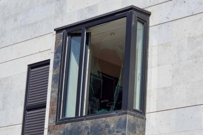 Chalets abandonados y vandalizados en Arroyo de la Encomienda (Valladolid).- PHOTOGENIC